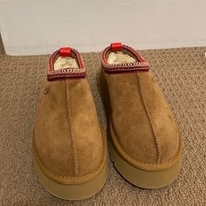 UGG TAZZ SIZE 38 (US 8)